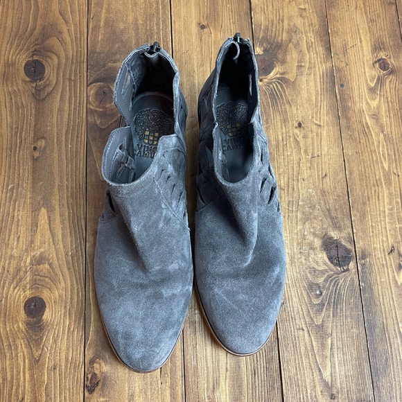 Vince Camuto size 8M Peera gray suede cutout booties - Picture 2 of 8